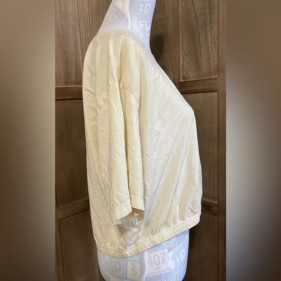 JoyLab Yellow Crop Top. - Picture 3 of 5